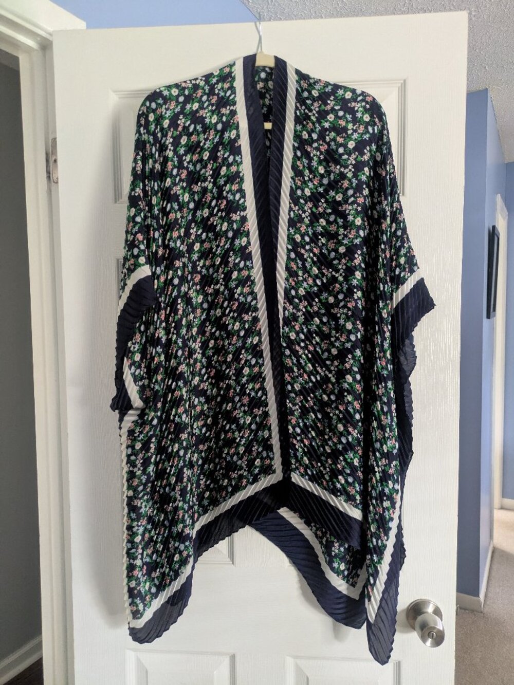 Banana Republic Factory Crinkle Kimono Wrap